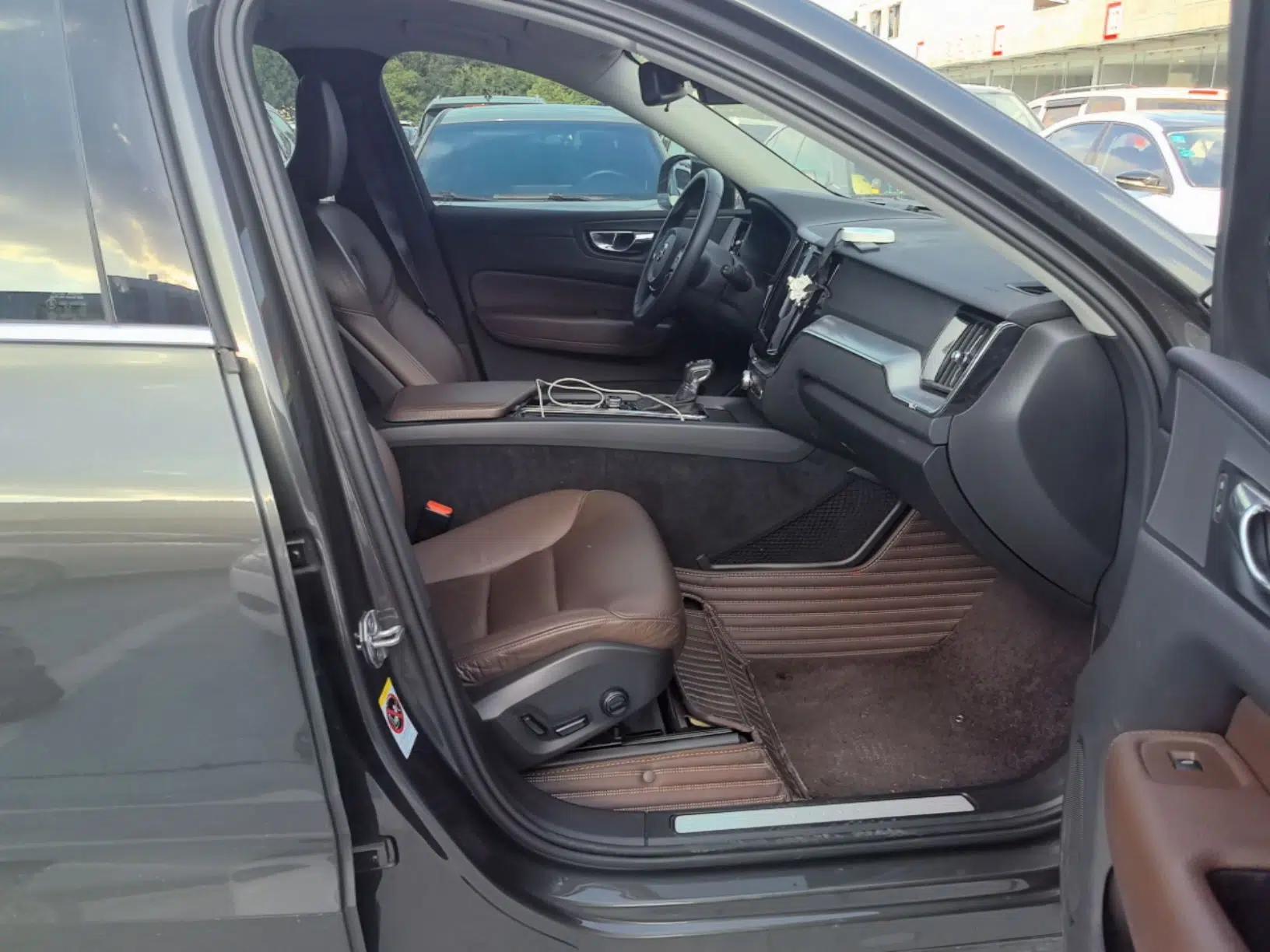 Volvo XC60 2020 T5 4x4 Zhiyi Luxury Edition — миниатюра 24