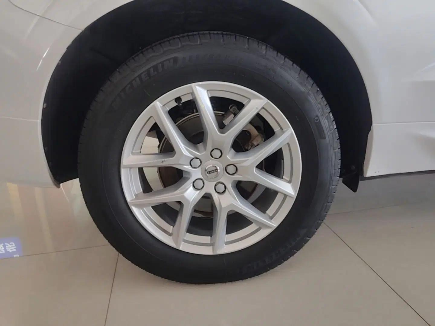 Volvo XC60 2020 T5 4x4 Zhiyi Luxury Edition — миниатюра 16