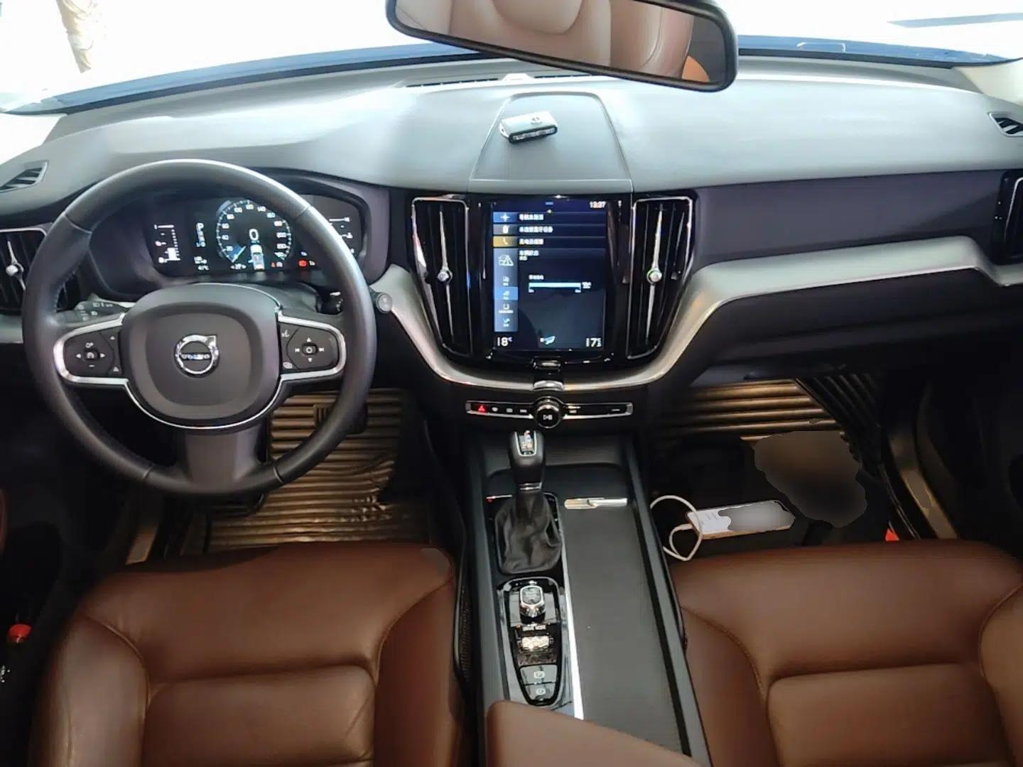 Volvo XC60 2020 T5 4x4 Zhiyi Luxury Edition — миниатюра 17