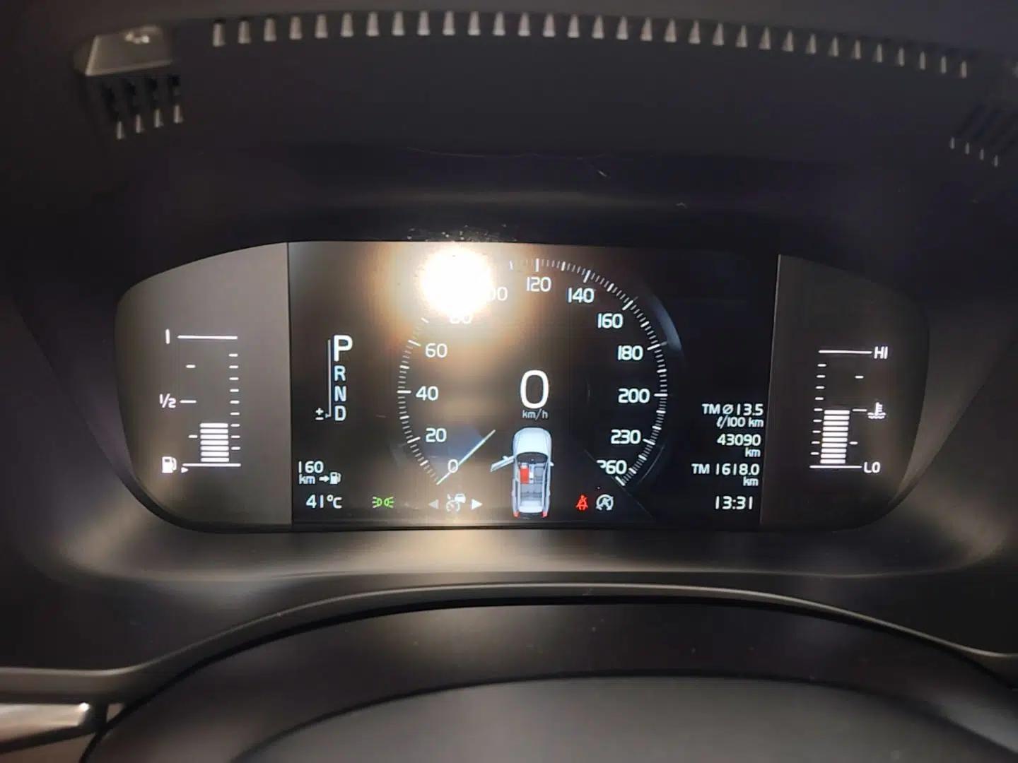 Volvo XC60 2020 T5 4x4 Zhiyi Luxury Edition — миниатюра 19