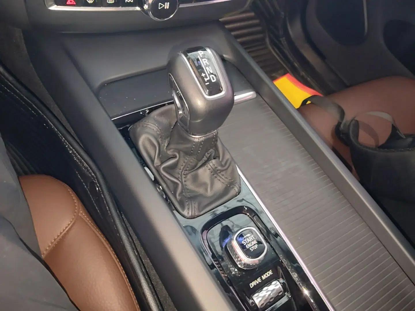 Volvo XC60 2020 T5 4x4 Zhiyi Luxury Edition — миниатюра 21