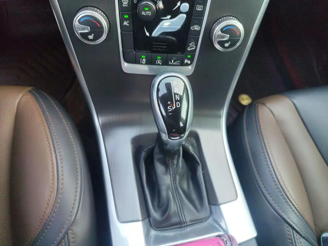 Volvo XC60 2015 T5 AWD Zhiyuan Edition — миниатюра 14