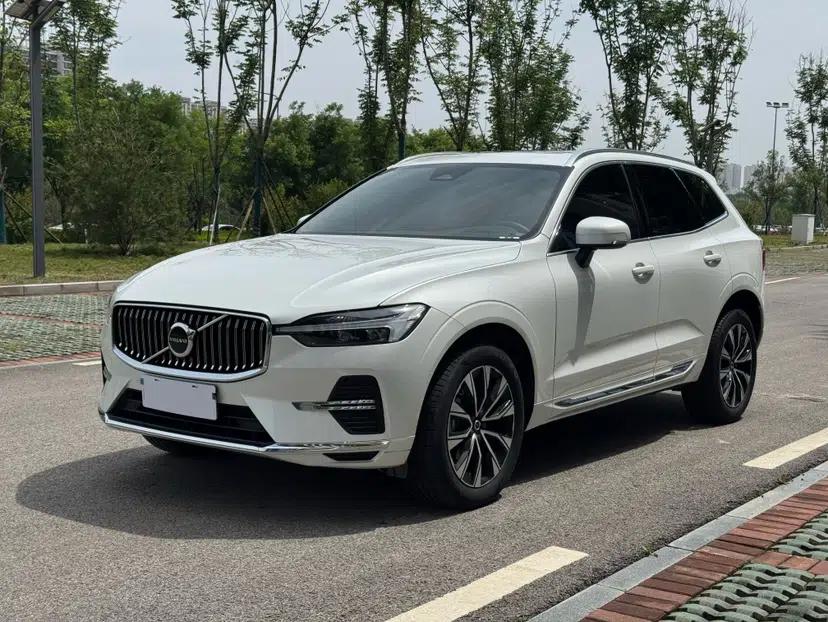 Volvo XC60 2023 B5 4x4 Smart Luxury Edition — миниатюра 1
