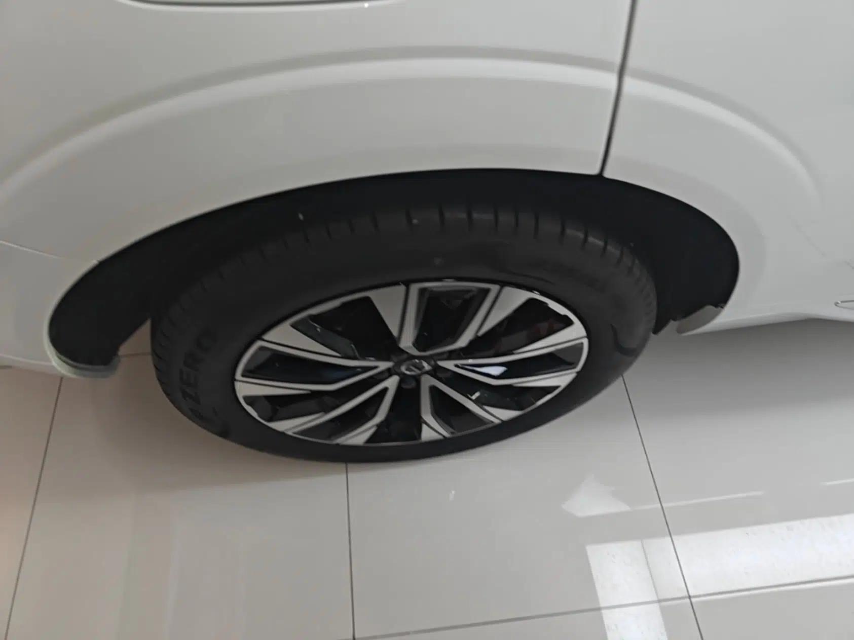 Volvo XC60 2023 B5 4x4 Smart Luxury Edition — миниатюра 11