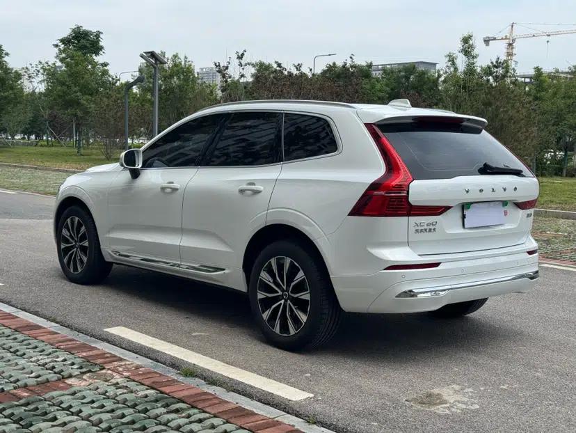 Volvo XC60 2023 B5 4x4 Smart Luxury Edition — миниатюра 13