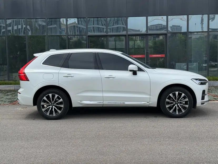 Volvo XC60 2023 B5 4x4 Smart Luxury Edition — миниатюра 17