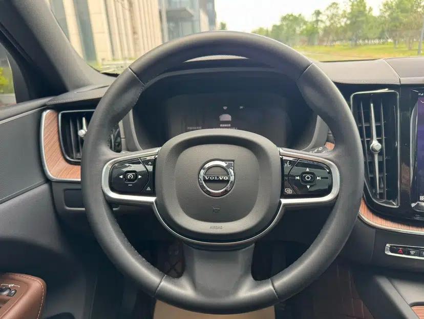 Volvo XC60 2023 B5 4x4 Smart Luxury Edition — миниатюра 20
