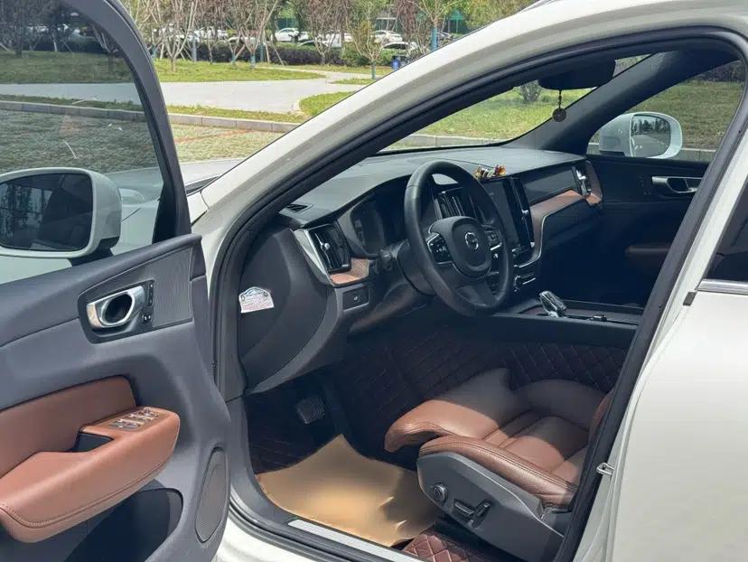 Volvo XC60 2023 B5 4x4 Smart Luxury Edition — миниатюра 24
