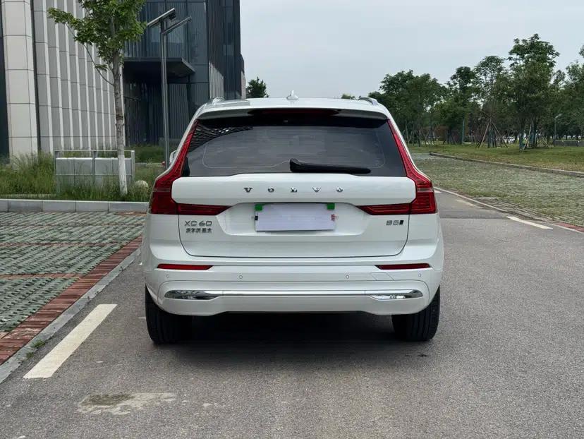 Volvo XC60 2023 B5 4x4 Smart Luxury Edition — миниатюра 29