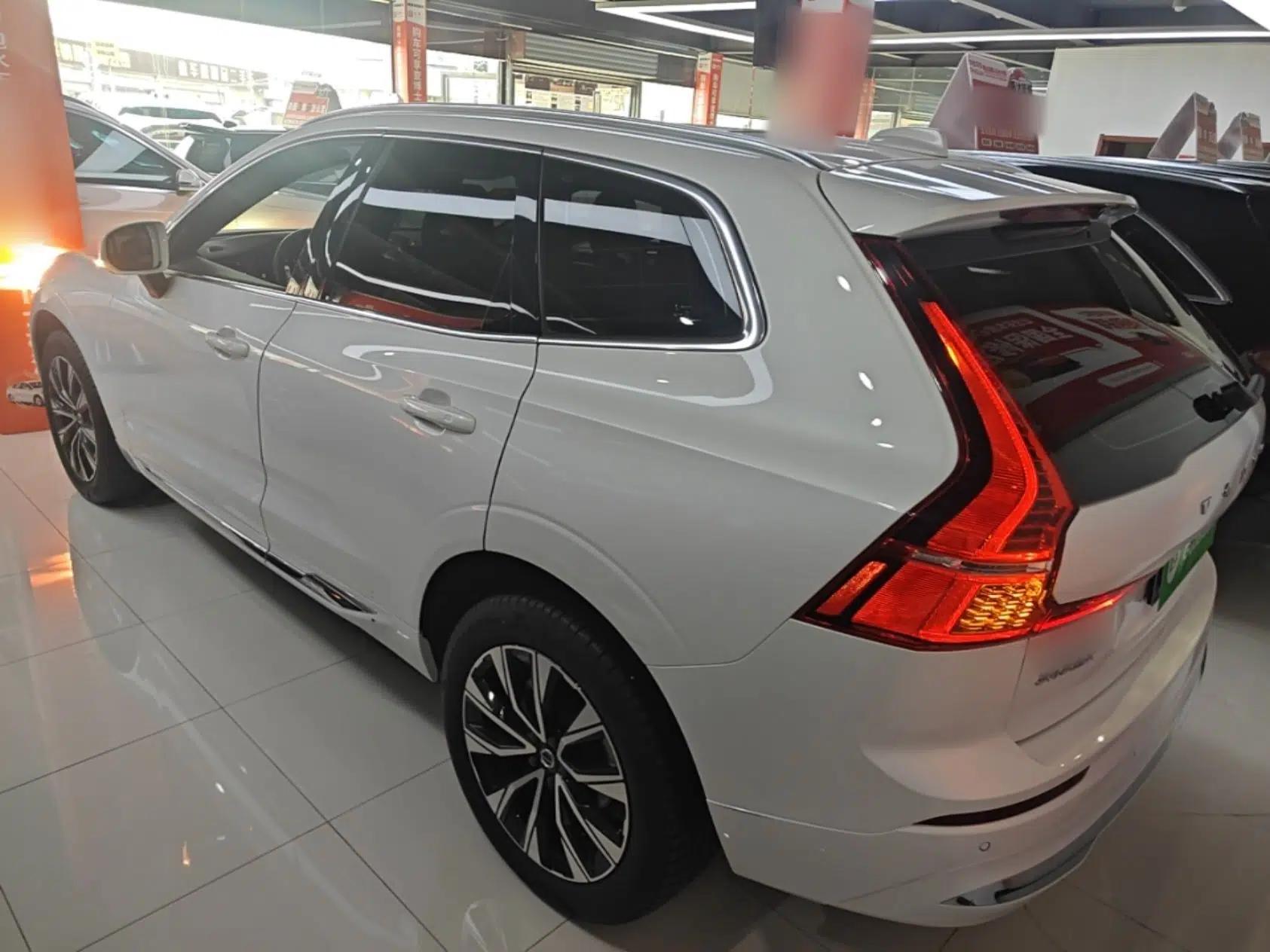 Volvo XC60 2023 B5 4x4 Smart Luxury Edition — миниатюра 4
