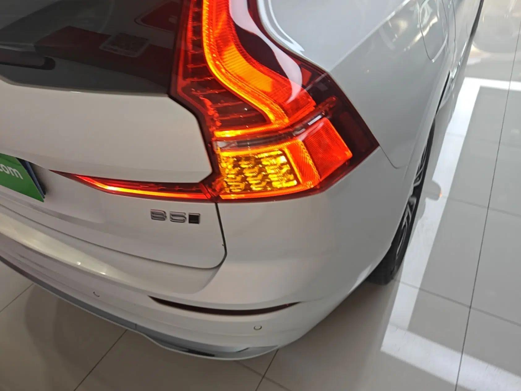Volvo XC60 2023 B5 4x4 Smart Luxury Edition — миниатюра 9