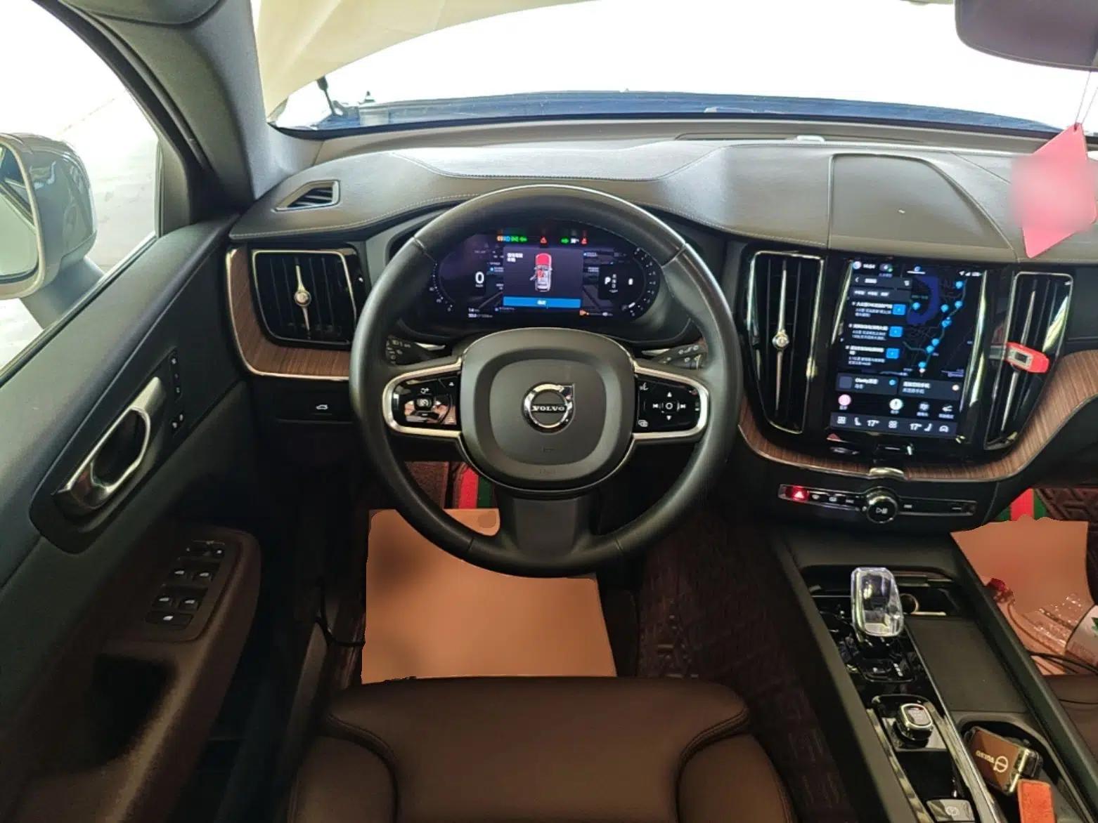 Volvo XC60 2024 B5 4x4 Smart Luxury Edition — миниатюра 13