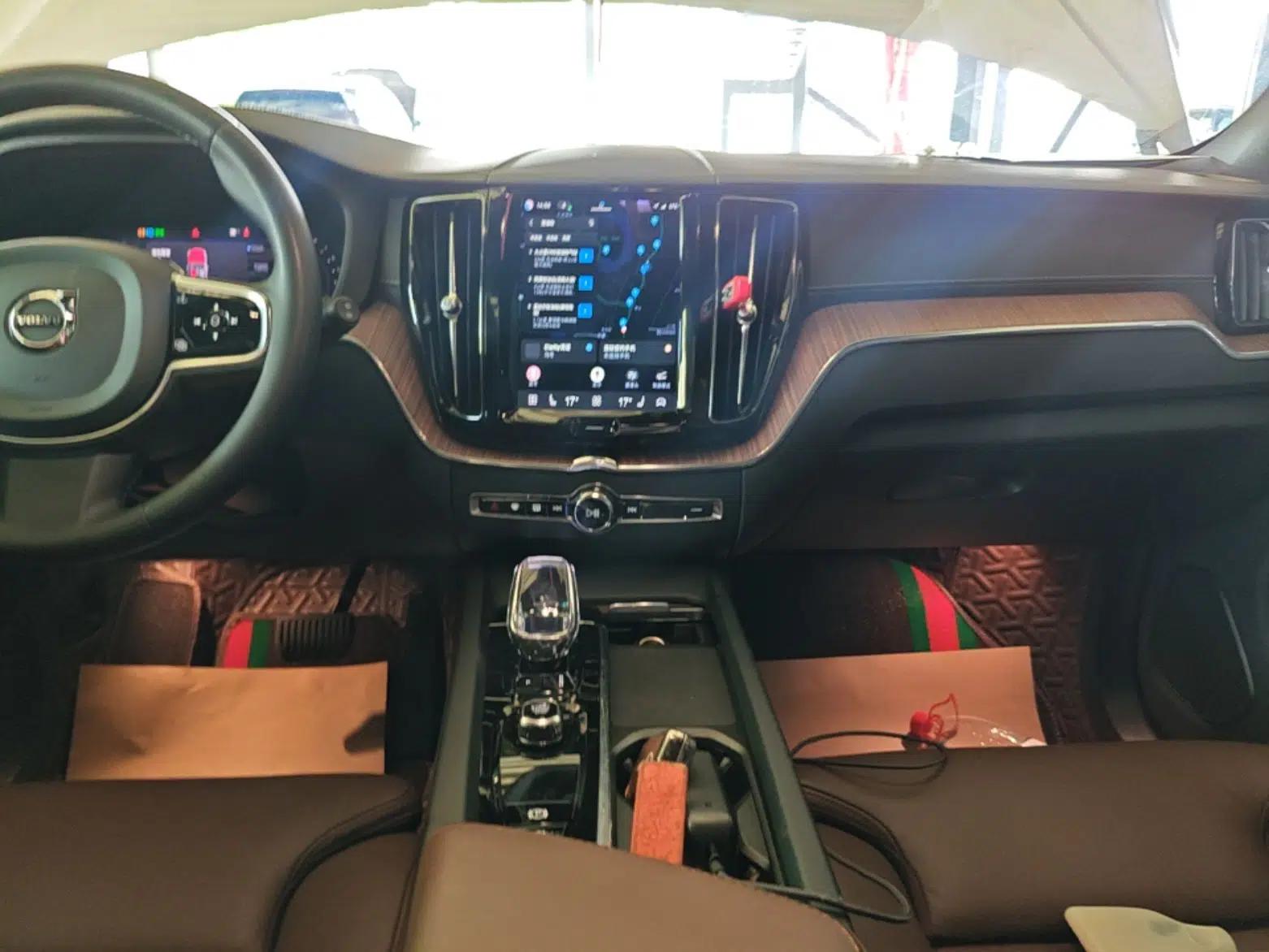 Volvo XC60 2024 B5 4x4 Smart Luxury Edition — миниатюра 15