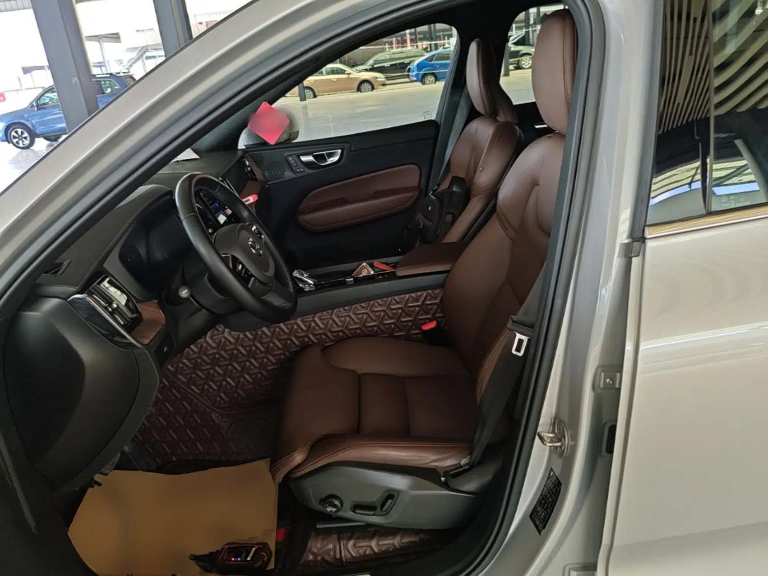 Volvo XC60 2024 B5 4x4 Smart Luxury Edition — миниатюра 17