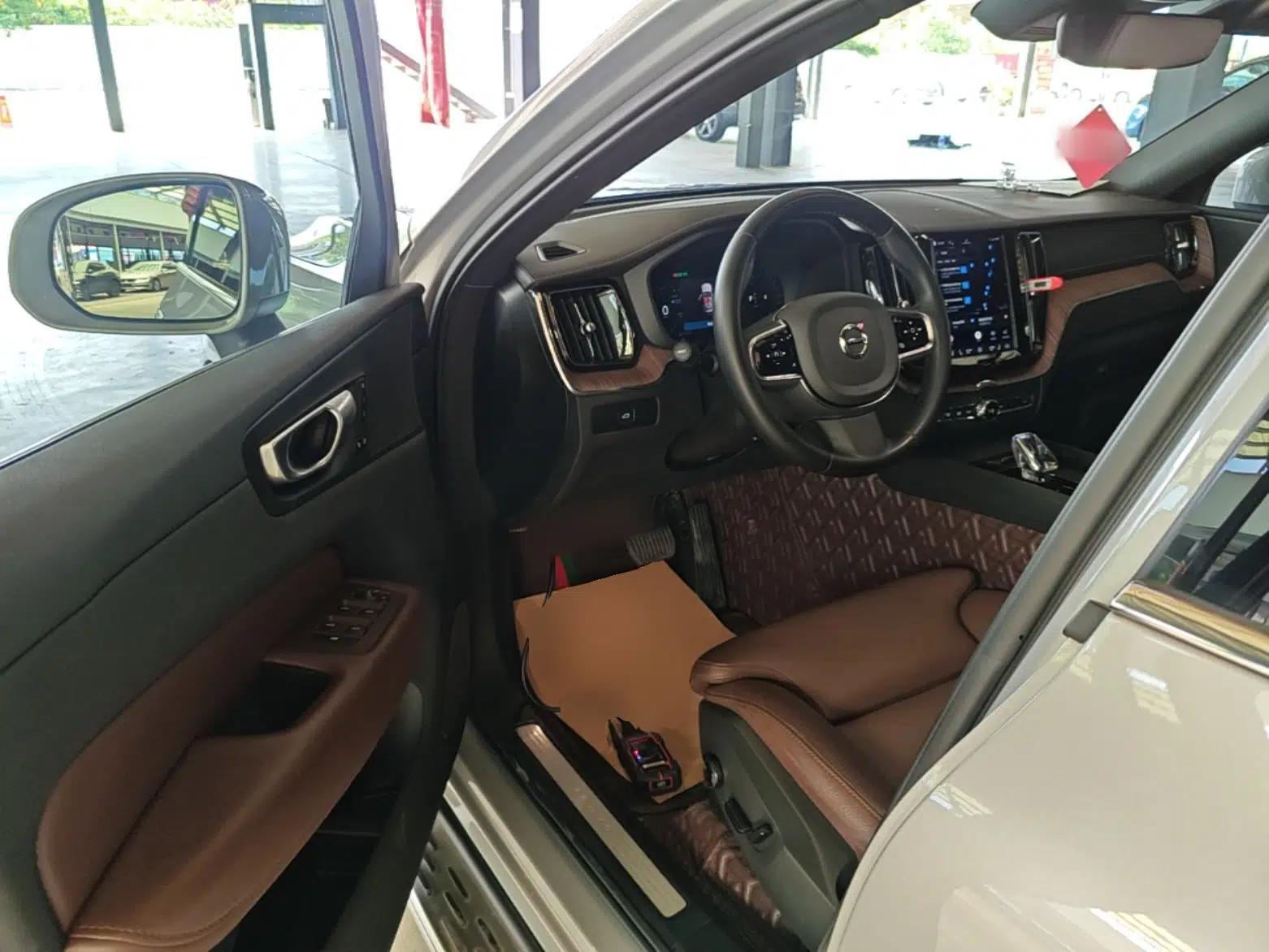 Volvo XC60 2024 B5 4x4 Smart Luxury Edition — миниатюра 18