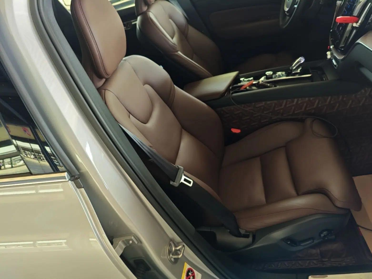 Volvo XC60 2024 B5 4x4 Smart Luxury Edition — миниатюра 19