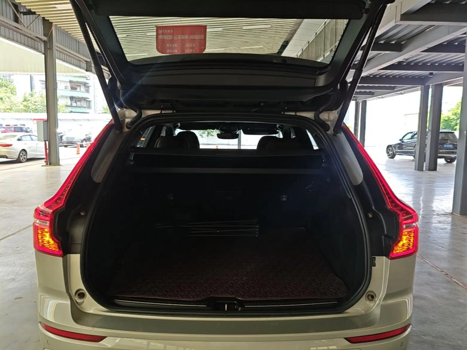Volvo XC60 2024 B5 4x4 Smart Luxury Edition — миниатюра 22
