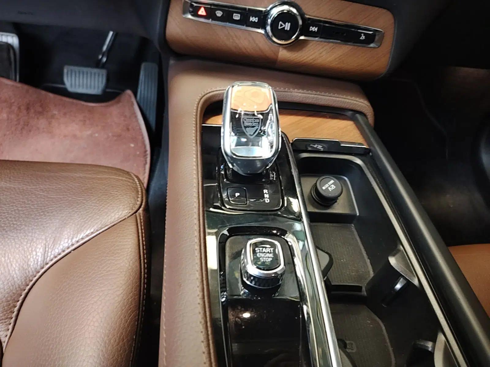 Volvo XC90 2022 B6 Zhiyi Luxury Edition 7-Seater — миниатюра 16