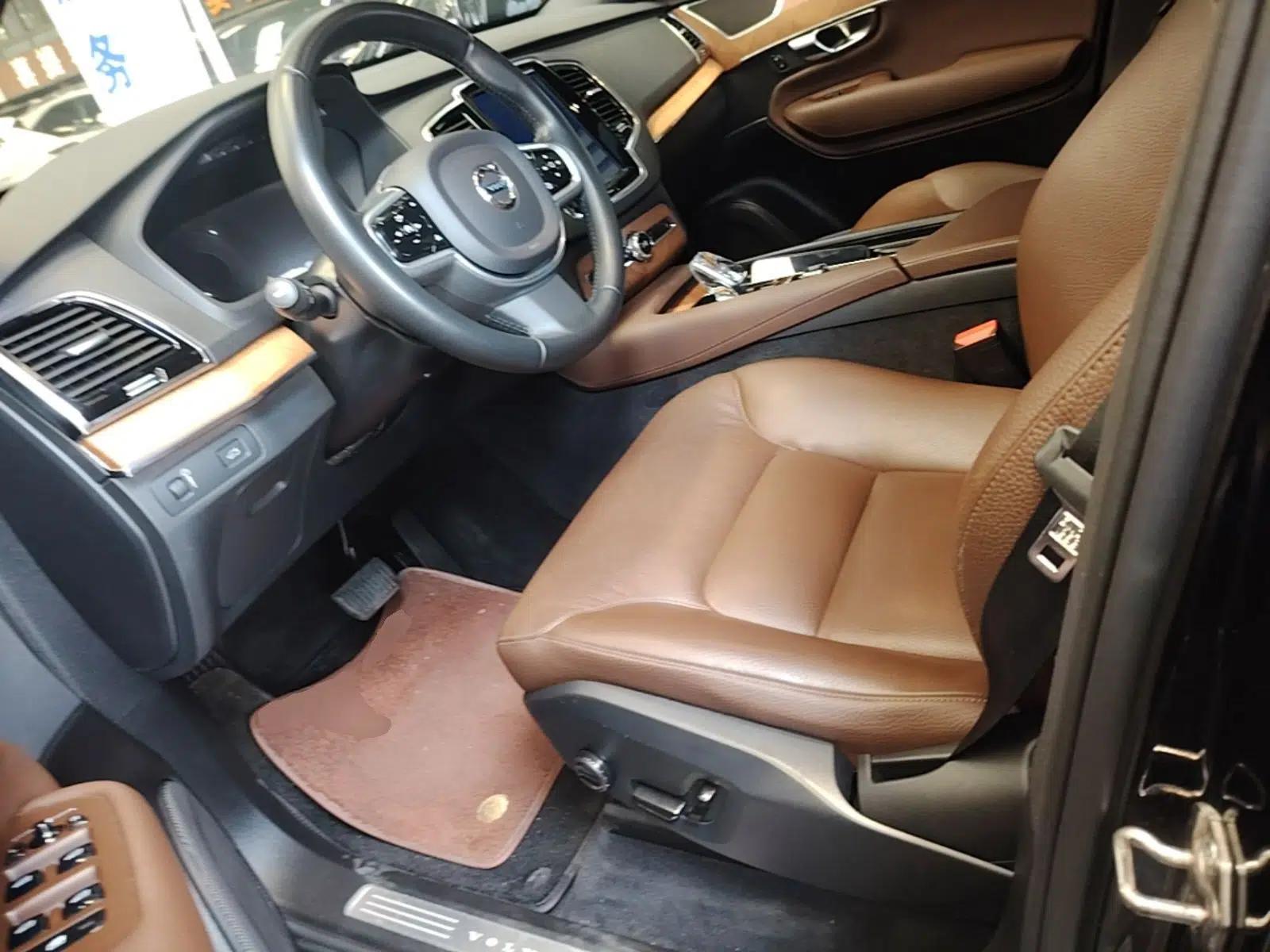Volvo XC90 2022 B6 Zhiyi Luxury Edition 7-Seater — миниатюра 17