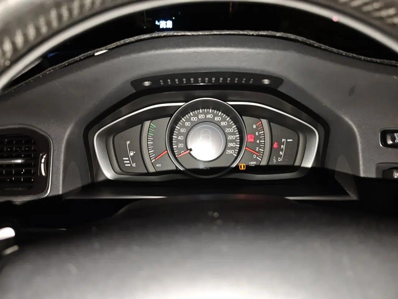 Volvo S60 2014 S60L 2.0T Zhiyuan Edition — миниатюра 11