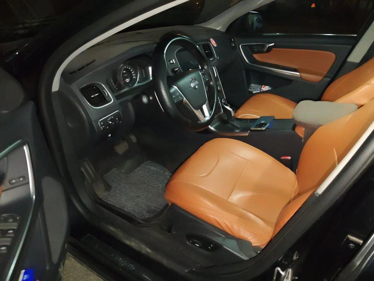 Volvo S60 2014 S60L 2.0T Zhiyuan Edition — миниатюра 16