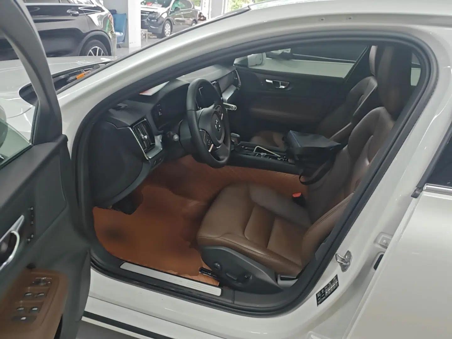Volvo S60 2021 T4 Zhiyi Luxury Edition — миниатюра 17