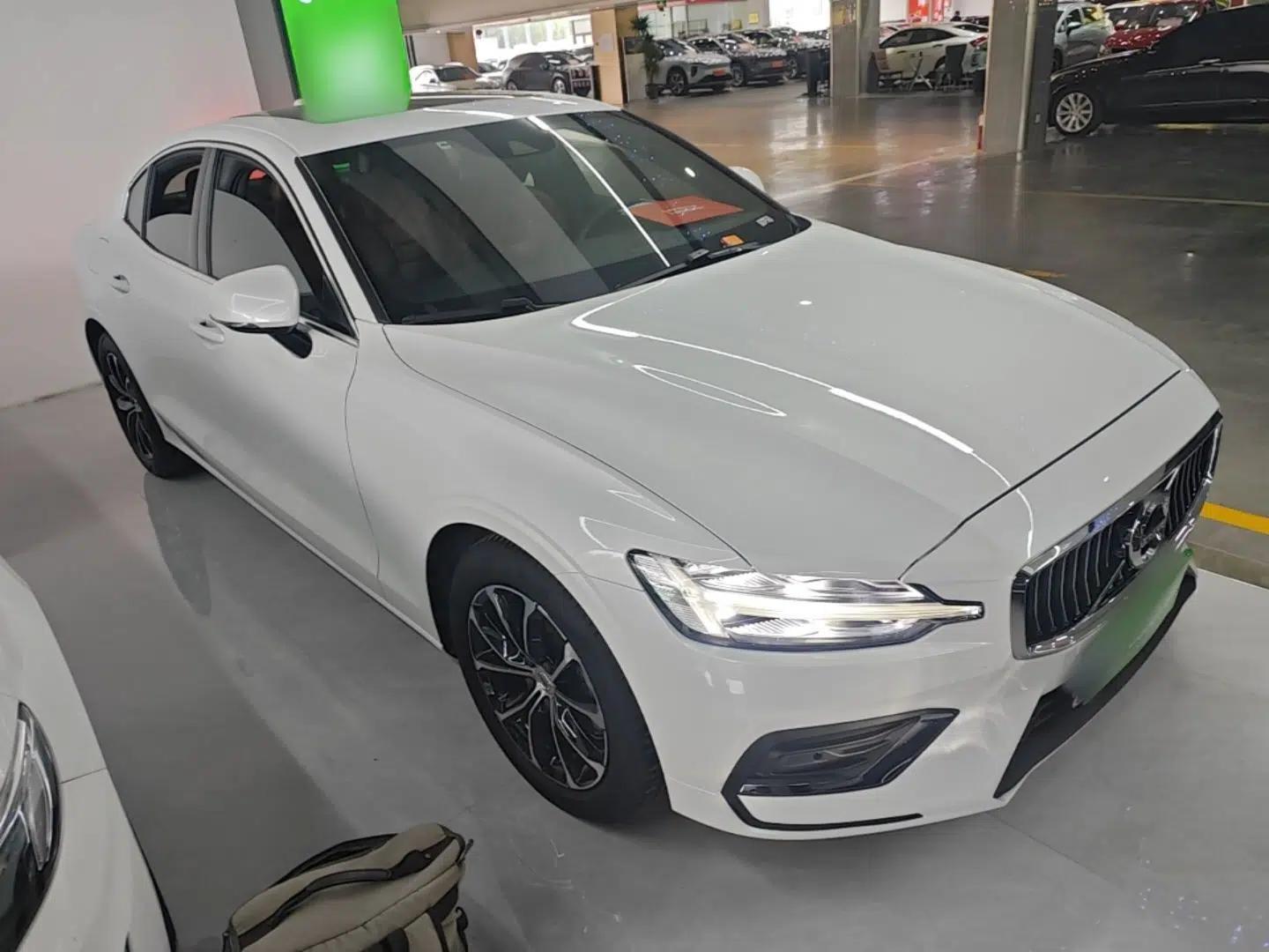 Volvo S60 2021 T4 Zhiyi Luxury Edition — миниатюра 3