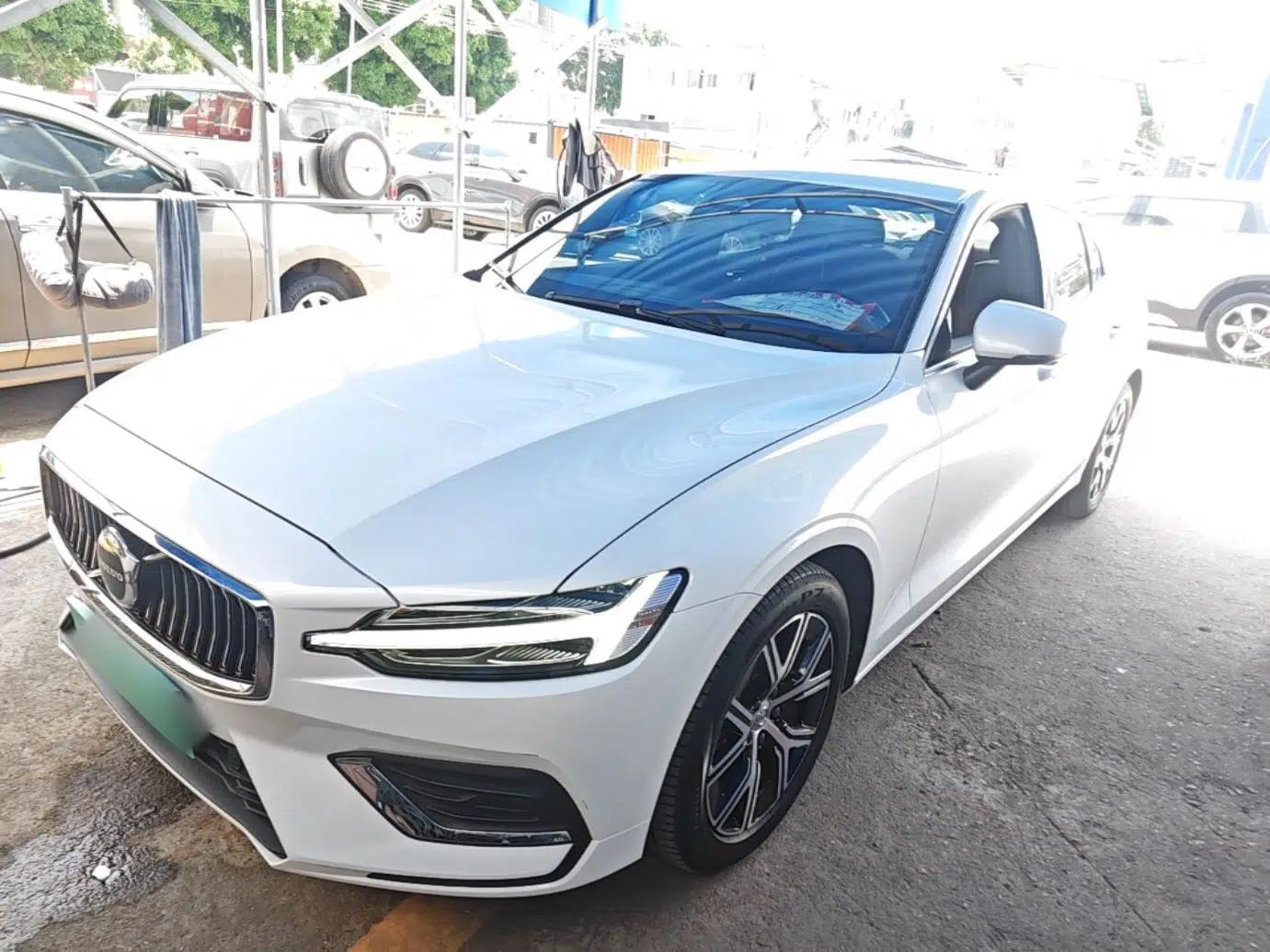 Volvo S60 2024 B4 Zhiyi Luxury Edition — миниатюра 1