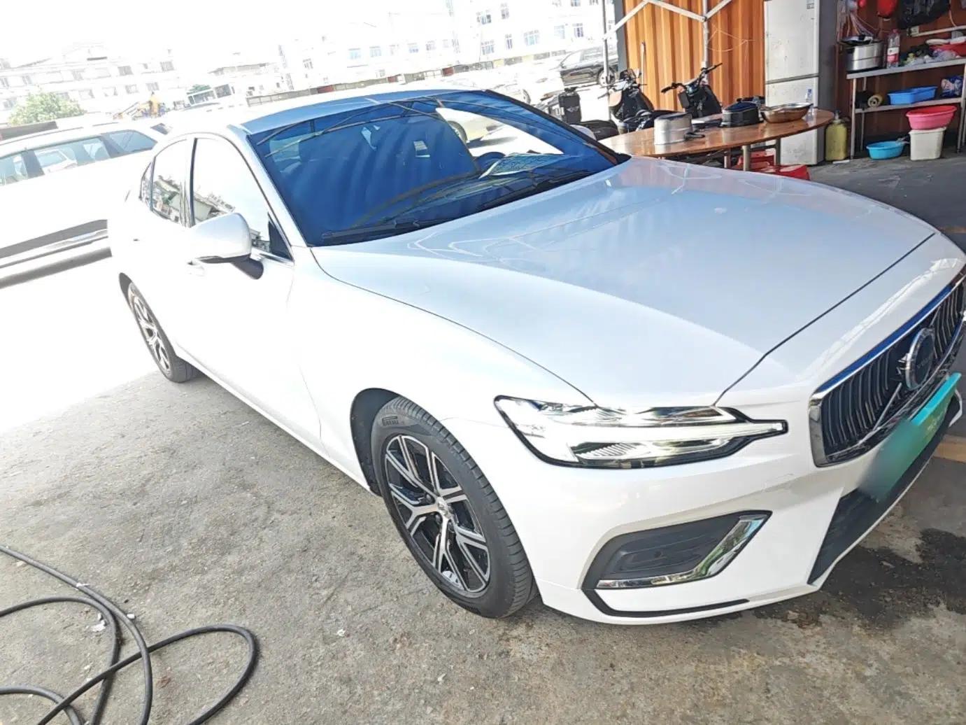 Volvo S60 2024 B4 Zhiyi Luxury Edition — миниатюра 3