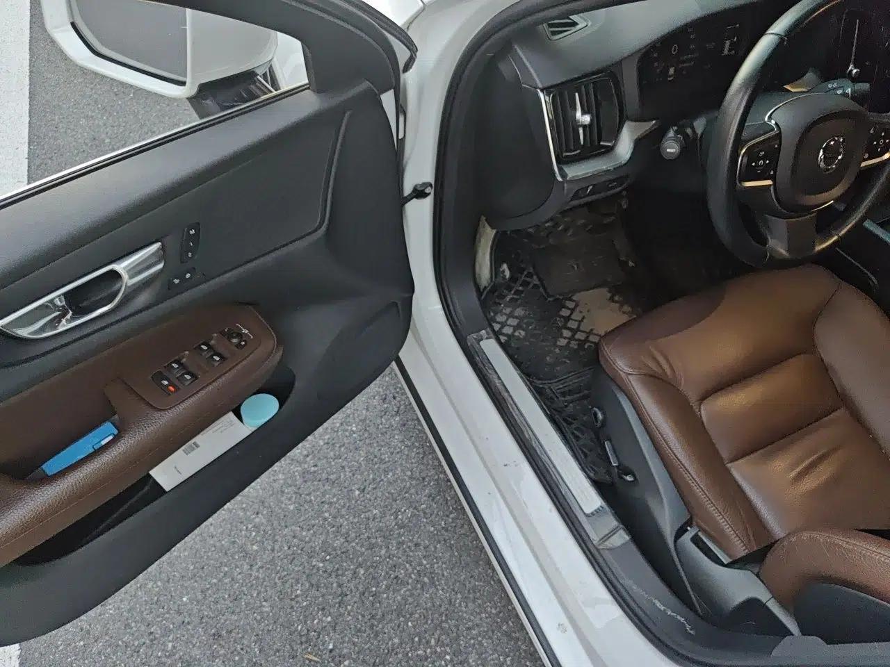 Volvo S60 2021 T4 Zhiyi Luxury Edition — миниатюра 16