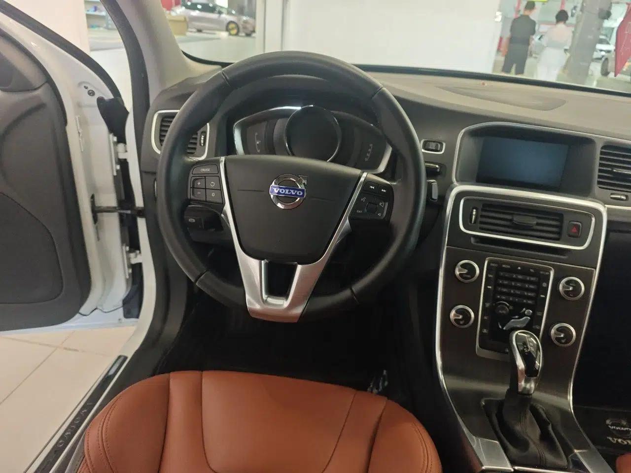 Volvo S60 2016 S60L T5 Intelligent Drive Edition — миниатюра 10