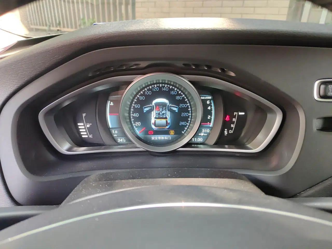 Volvo V40 2016 T3 Zhiyi Edition — миниатюра 11