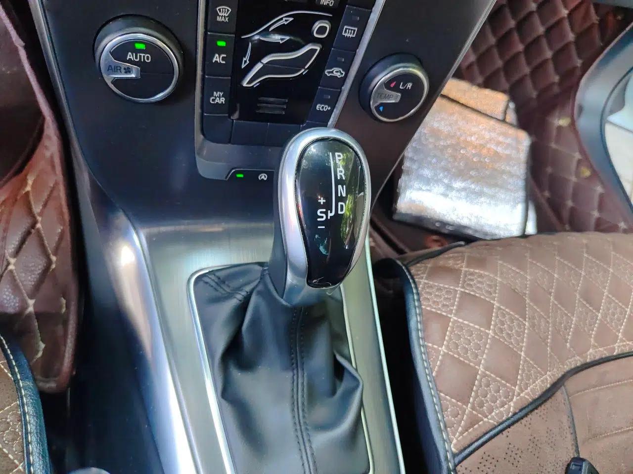 Volvo V40 2016 T3 Zhiyi Edition — миниатюра 14