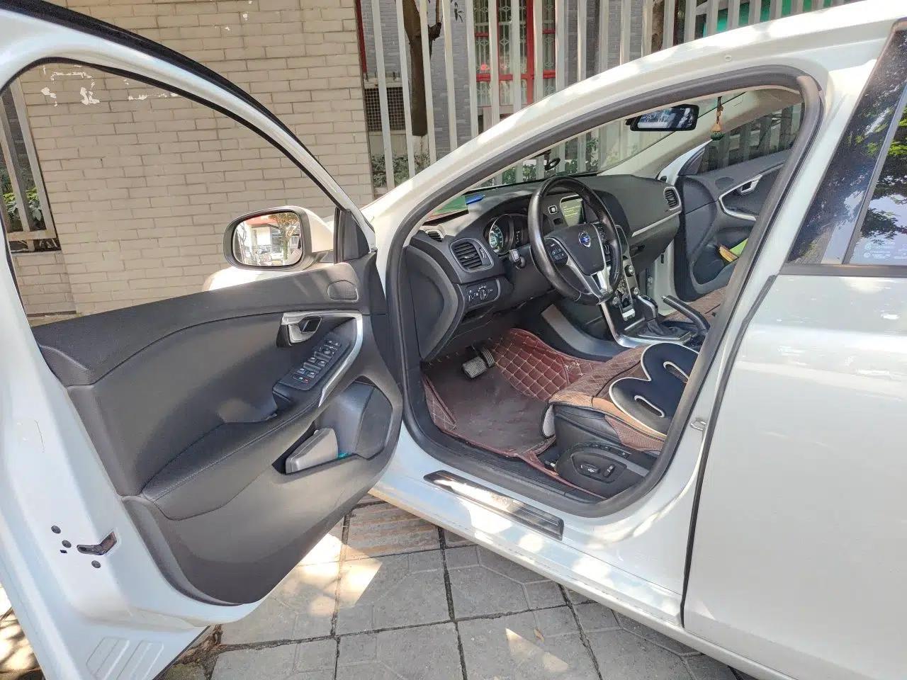 Volvo V40 2016 T3 Zhiyi Edition — миниатюра 16