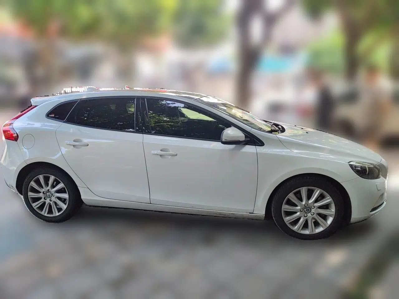 Volvo V40 2016 T3 Zhiyi Edition — миниатюра 3