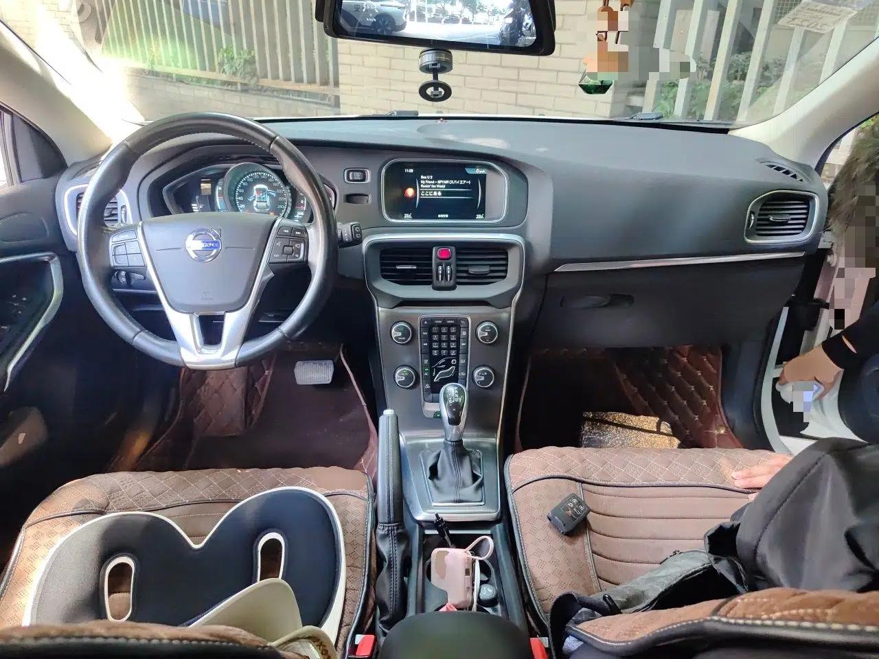 Volvo V40 2016 T3 Zhiyi Edition — миниатюра 9
