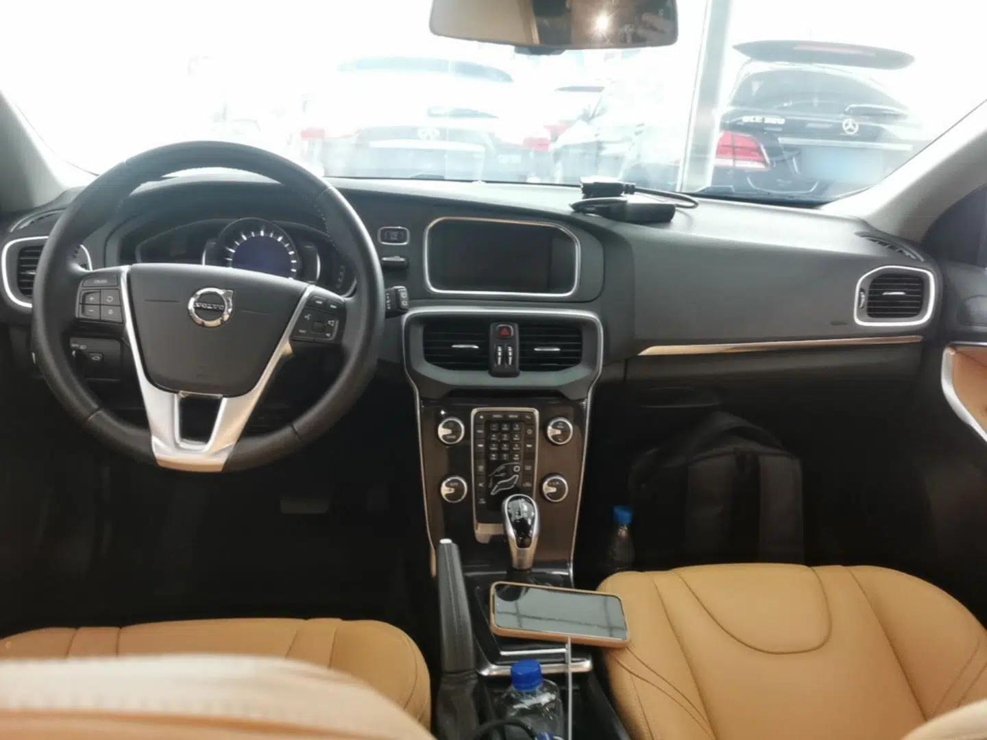 Volvo V40 2017 T3 Zhiyi Edition — миниатюра 12