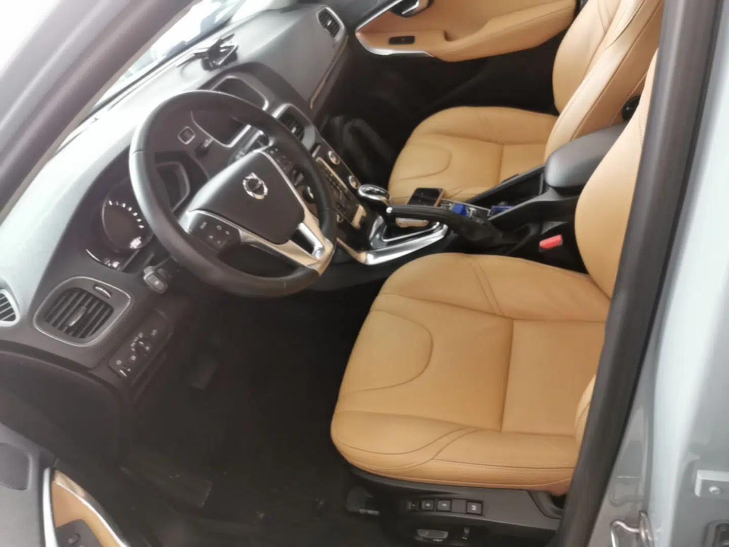 Volvo V40 2017 T3 Zhiyi Edition — миниатюра 17