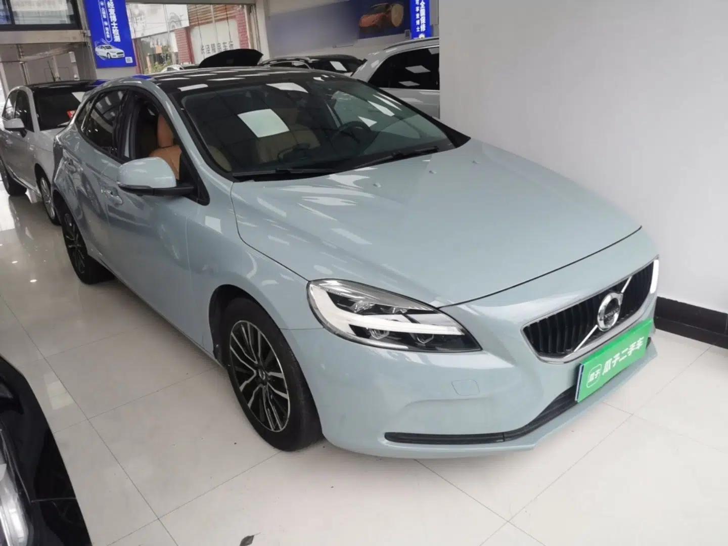 Volvo V40 2017 T3 Zhiyi Edition — миниатюра 3