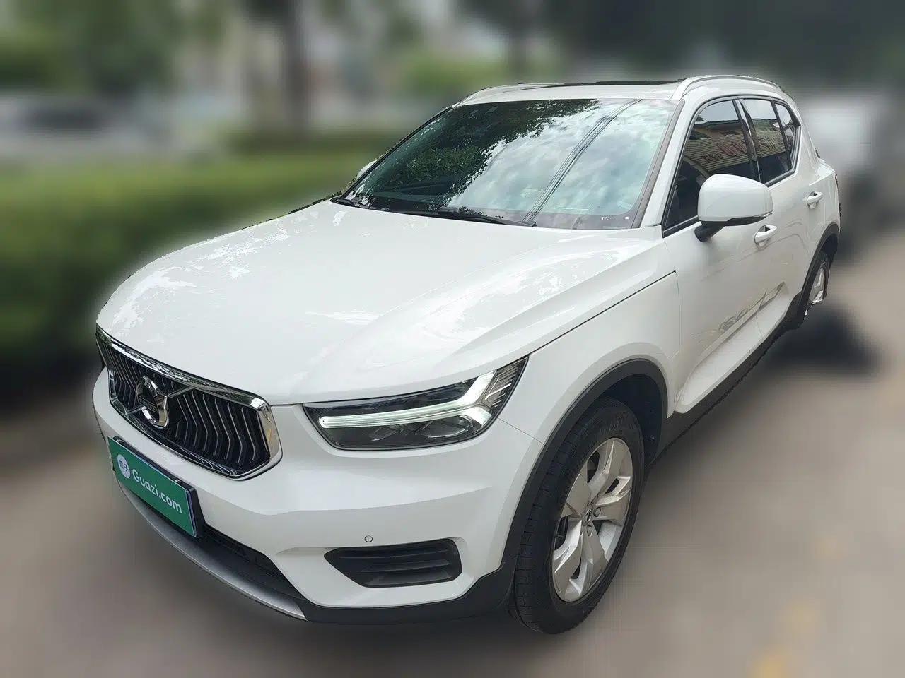 Volvo XC40 2022 T4 Four-Wheel Drive Smart & Stylish Edition — миниатюра 1