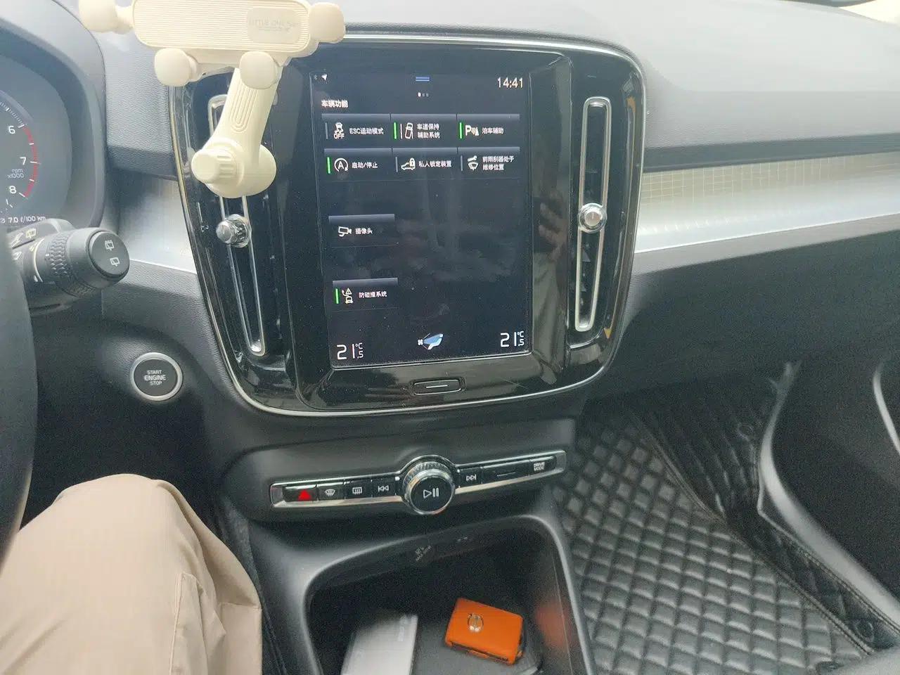Volvo XC40 2022 T4 Four-Wheel Drive Smart & Stylish Edition — миниатюра 13