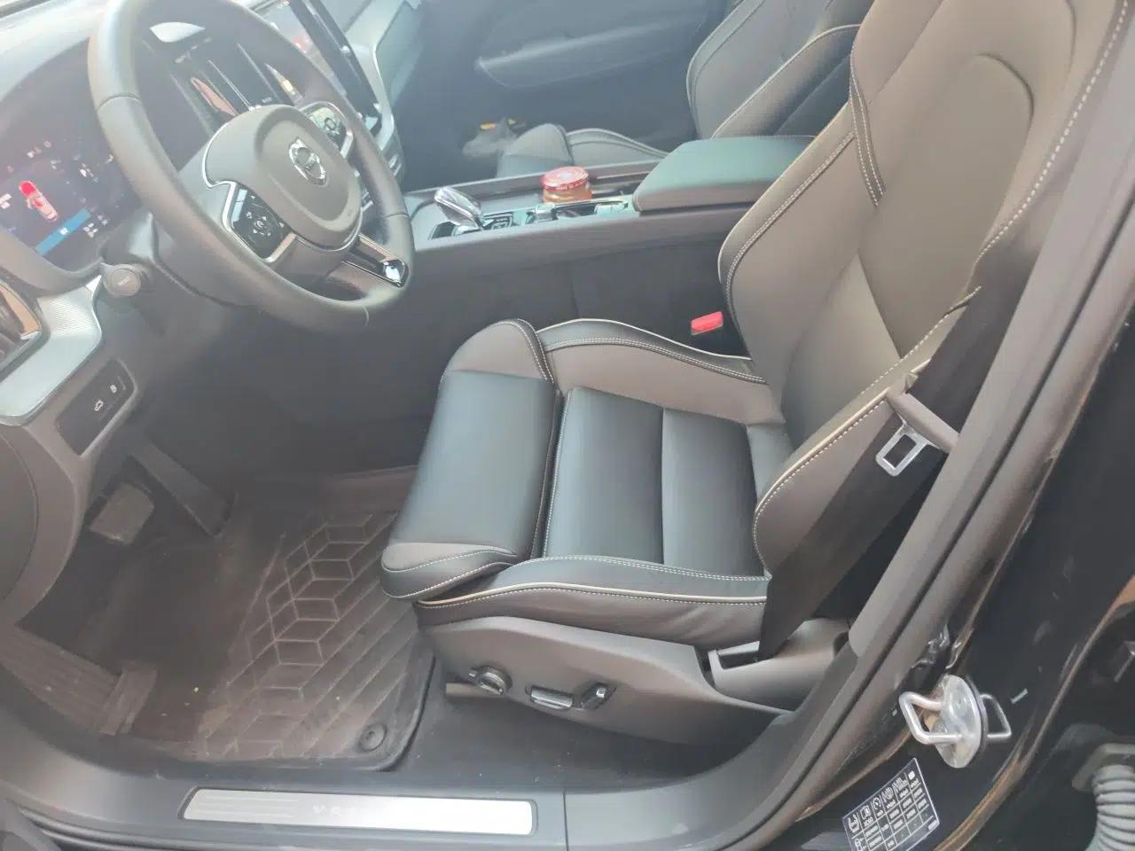 Volvo XC60 New Energy 2025 Plug-in Hybrid Long-Range All-Wheel Drive Zhiyuan Extreme Night Black Edition — миниатюра 16