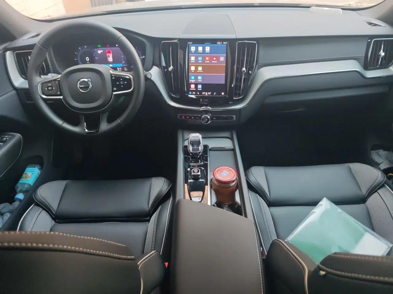 Volvo XC60 New Energy 2025 Plug-in Hybrid Long-Range All-Wheel Drive Zhiyuan Extreme Night Black Edition — миниатюра 9