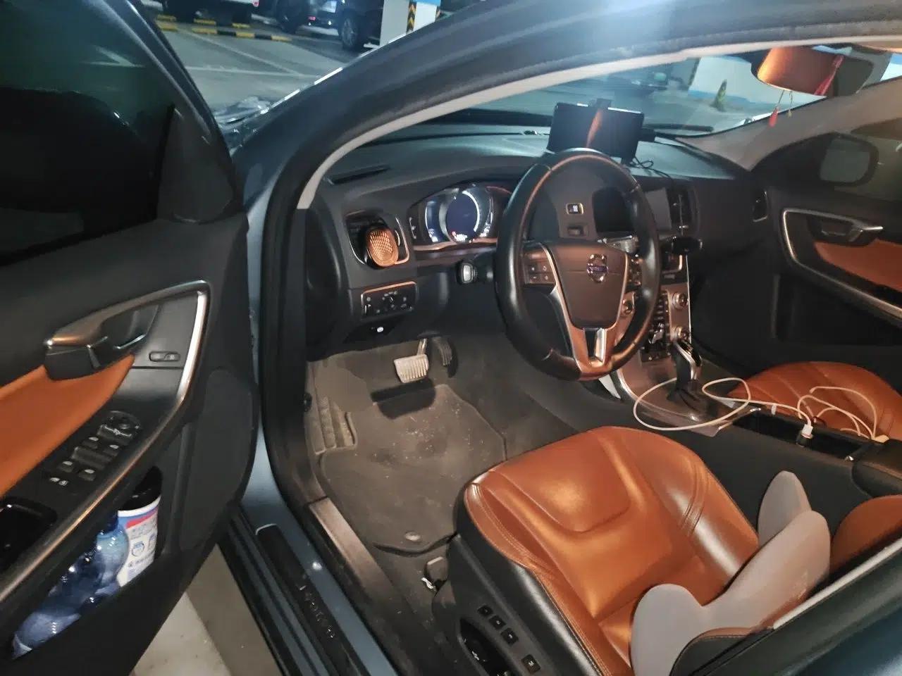Volvo V60 2017 T5 Zhiya Edition China V Standard — миниатюра 16
