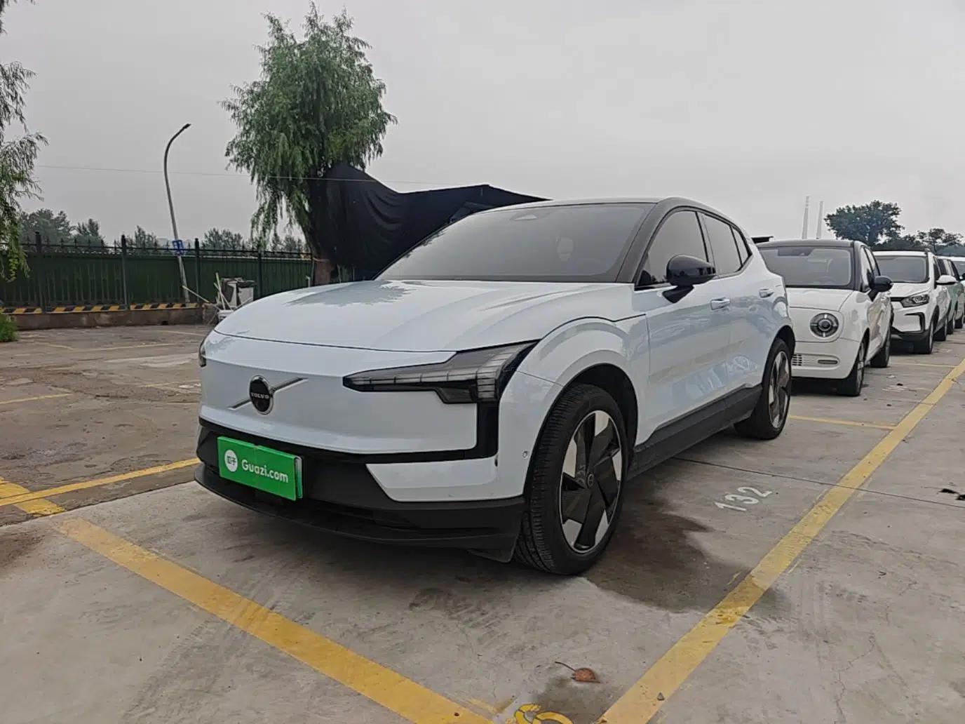 Volvo EX30 2025 Rear-Drive Long-Range Version Ultra — миниатюра 1