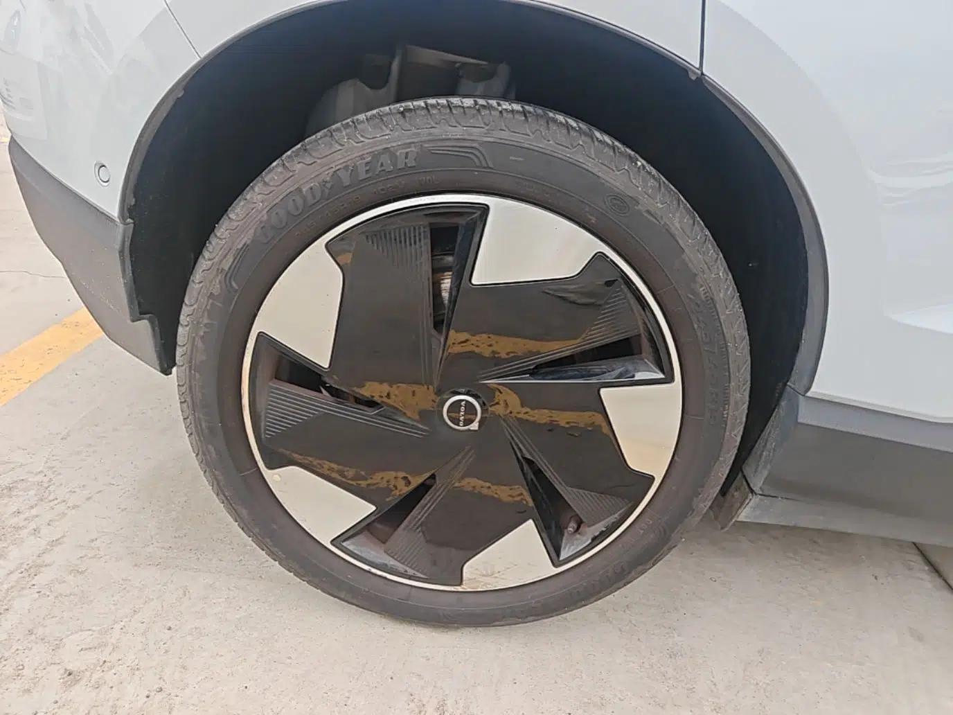 Volvo EX30 2025 Rear-Drive Long-Range Version Ultra — миниатюра 11