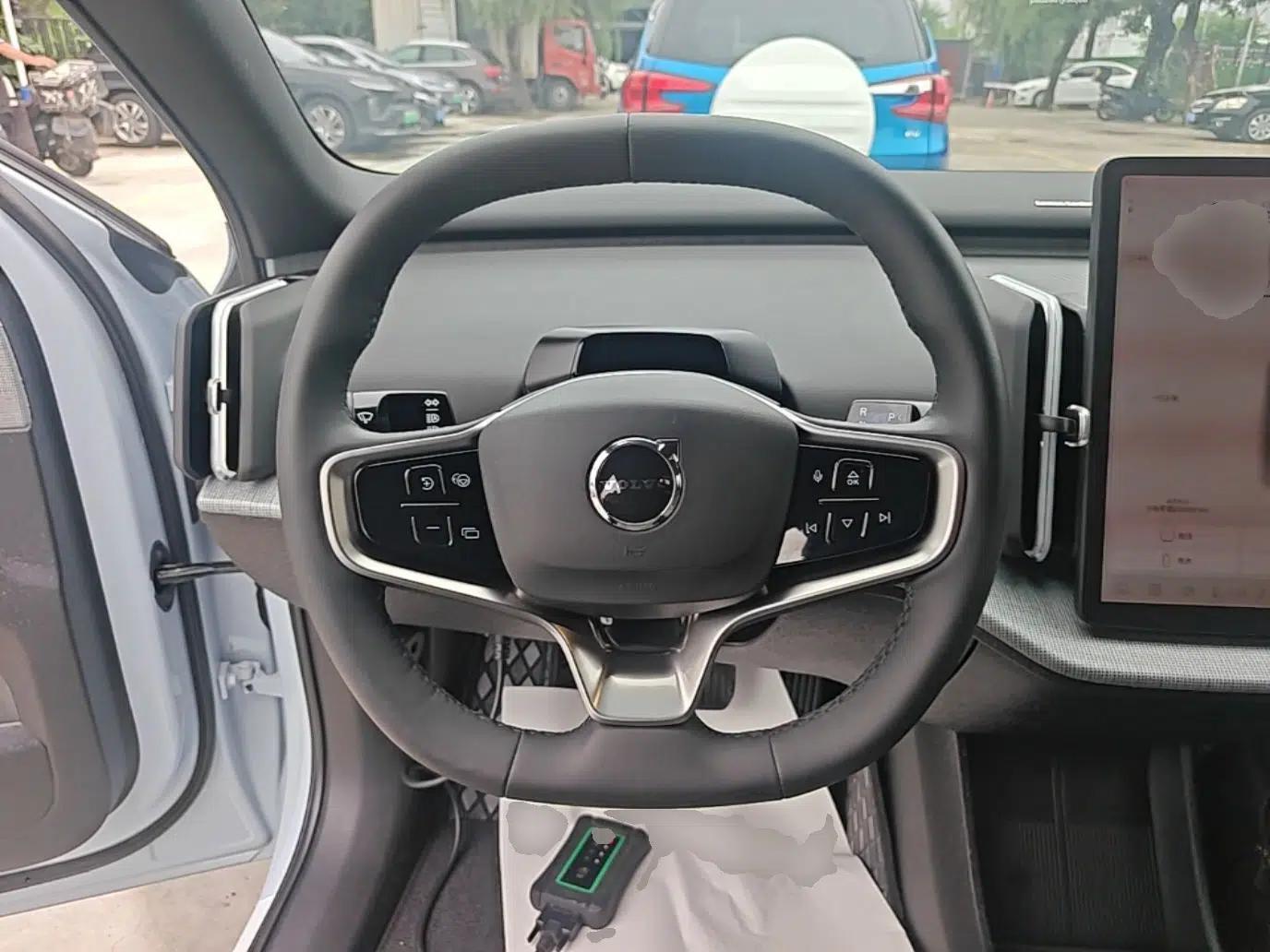 Volvo EX30 2025 Rear-Drive Long-Range Version Ultra — миниатюра 13