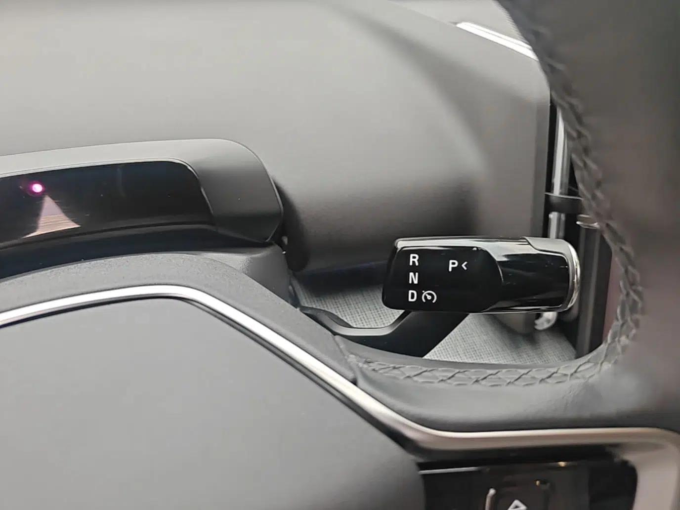 Volvo EX30 2025 Rear-Drive Long-Range Version Ultra — миниатюра 16