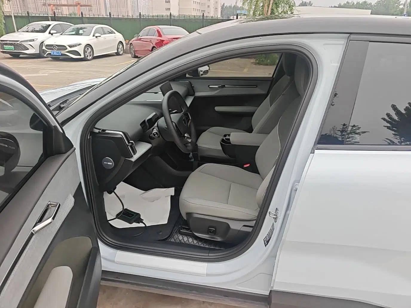 Volvo EX30 2025 Rear-Drive Long-Range Version Ultra — миниатюра 17