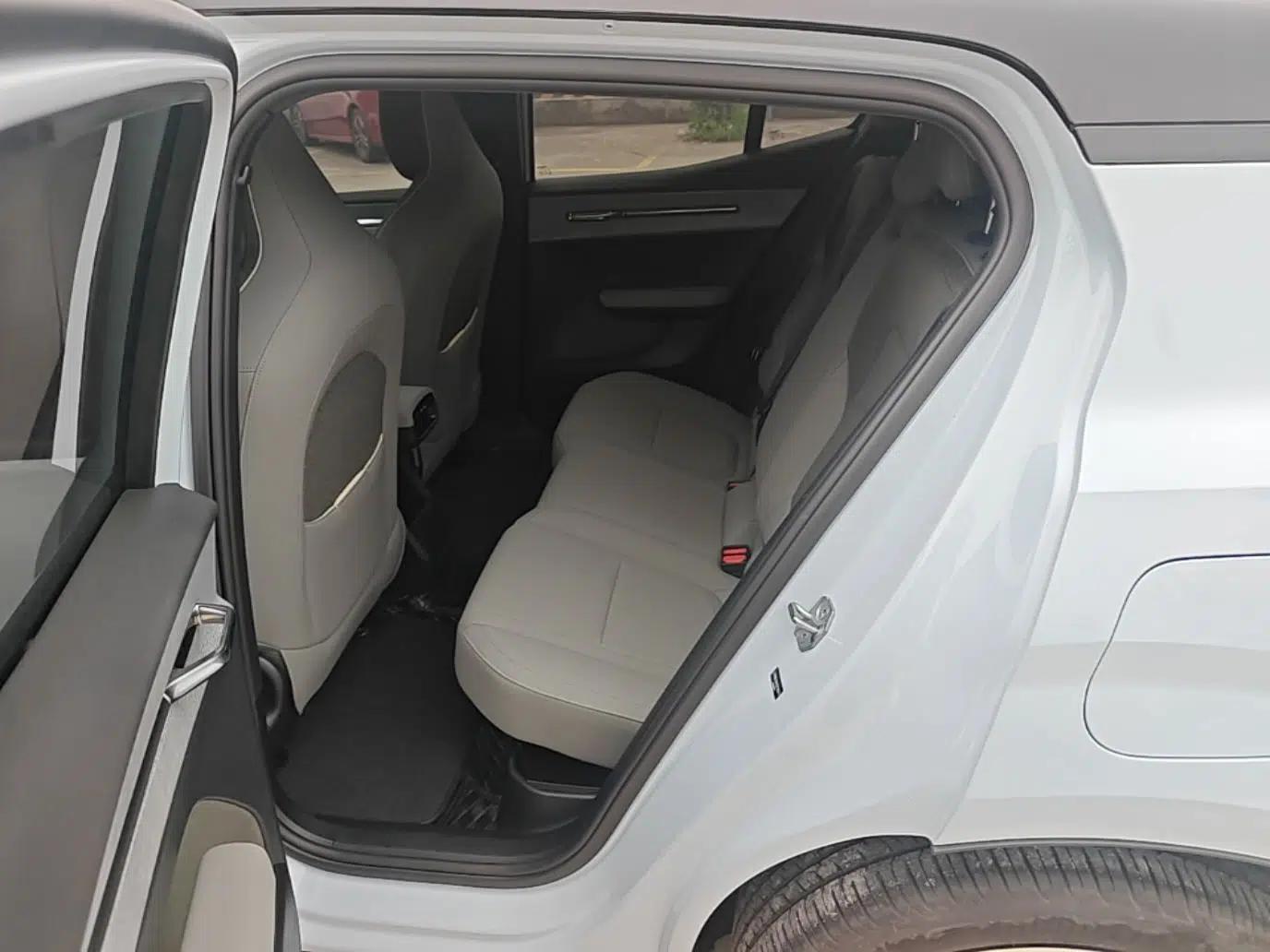 Volvo EX30 2025 Rear-Drive Long-Range Version Ultra — миниатюра 20